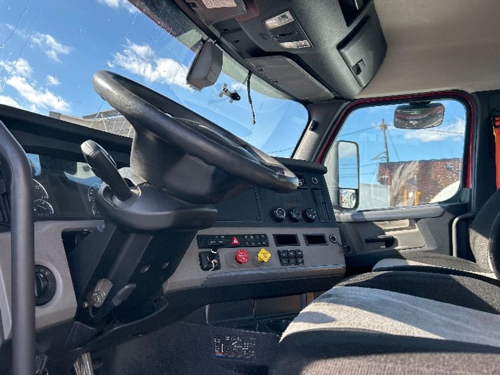 Day Cab Tractor-Heavy Duty Tractors-Freightliner-2019-T12664ST-Kearny-NJ-240,716\n\t\tmiles-$ 55,000 - Image 7