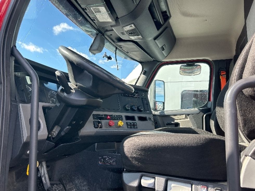 Day Cab Tractor-Heavy Duty Tractors-Freightliner-2019-T12664ST-Kearny-NJ-240,716\n\t\tmiles-$ 55,000 - Image 8