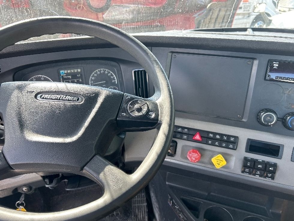 Day Cab Tractor-Heavy Duty Tractors-Freightliner-2019-T12664ST-Kearny-NJ-240,716\n\t\tmiles-$ 55,000 - Image 9