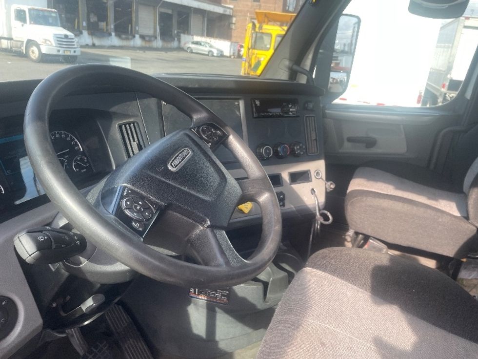Day Cab Tractor-Heavy Duty Tractors-Freightliner-2019-T12664ST-Kearny-NJ-245,550\n\t\tmiles-$ 50,500 - Image 10