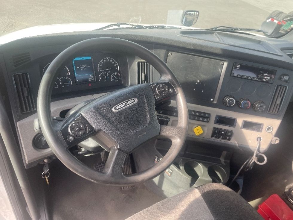 Day Cab Tractor-Heavy Duty Tractors-Freightliner-2019-T12664ST-Kearny-NJ-245,550\n\t\tmiles-$ 50,500 - Image 11