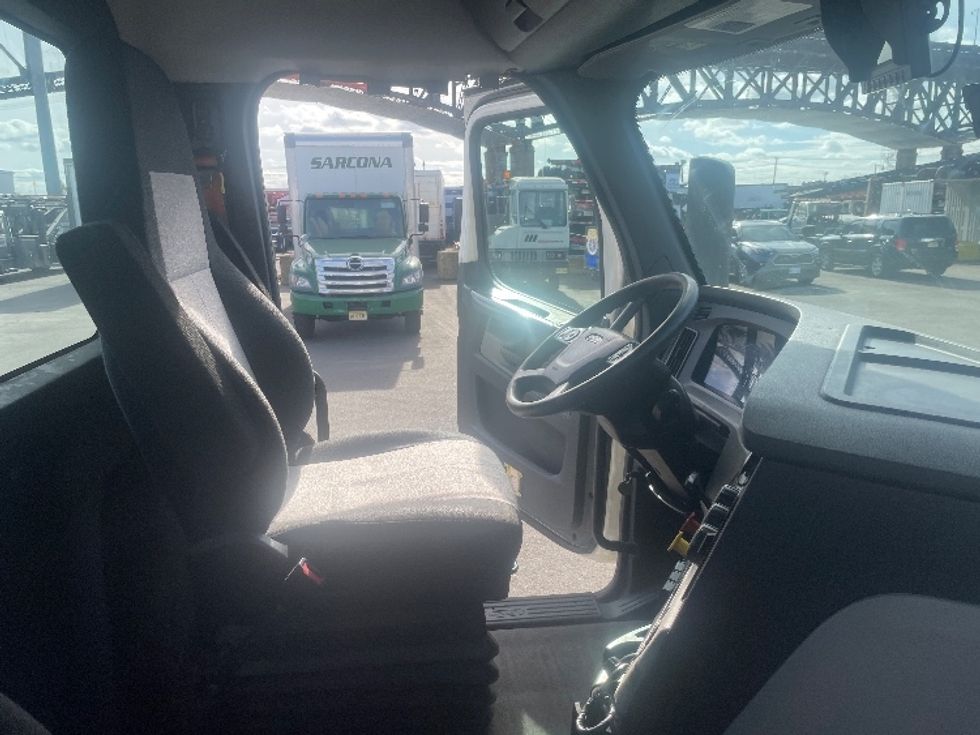 Day Cab Tractor-Heavy Duty Tractors-Freightliner-2019-T12664ST-Kearny-NJ-245,550\n\t\tmiles-$ 50,500 - Image 14