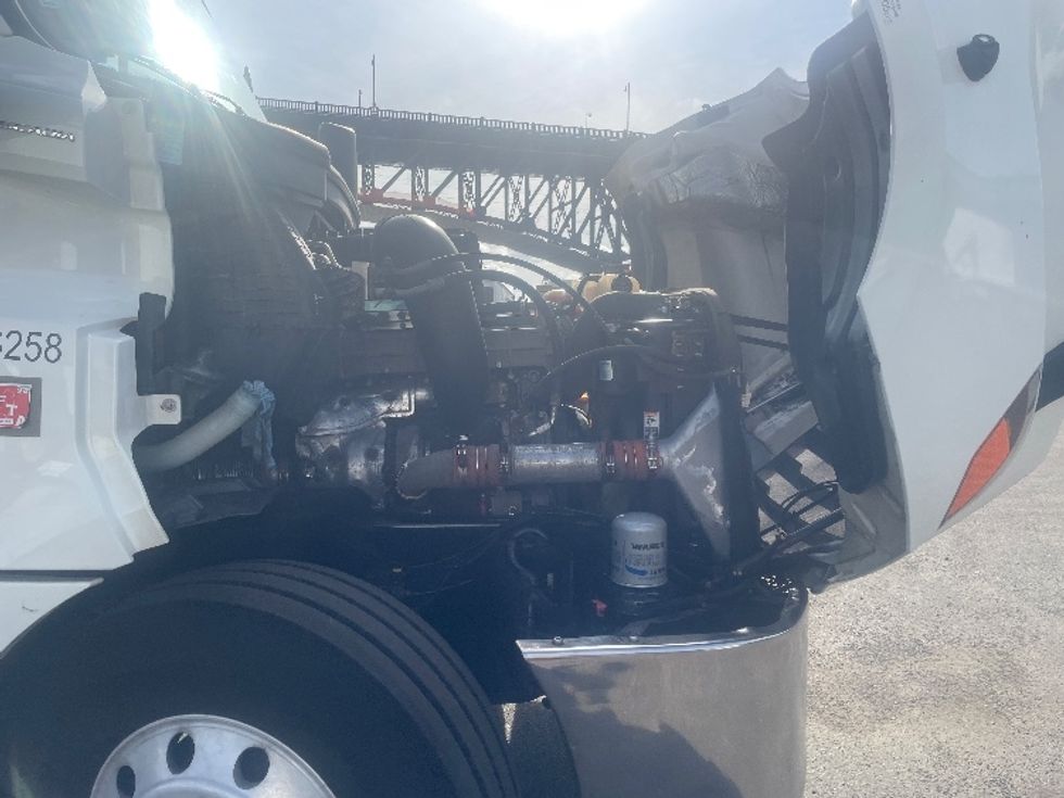 Day Cab Tractor-Heavy Duty Tractors-Freightliner-2019-T12664ST-Kearny-NJ-245,550\n\t\tmiles-$ 50,500 - Image 15