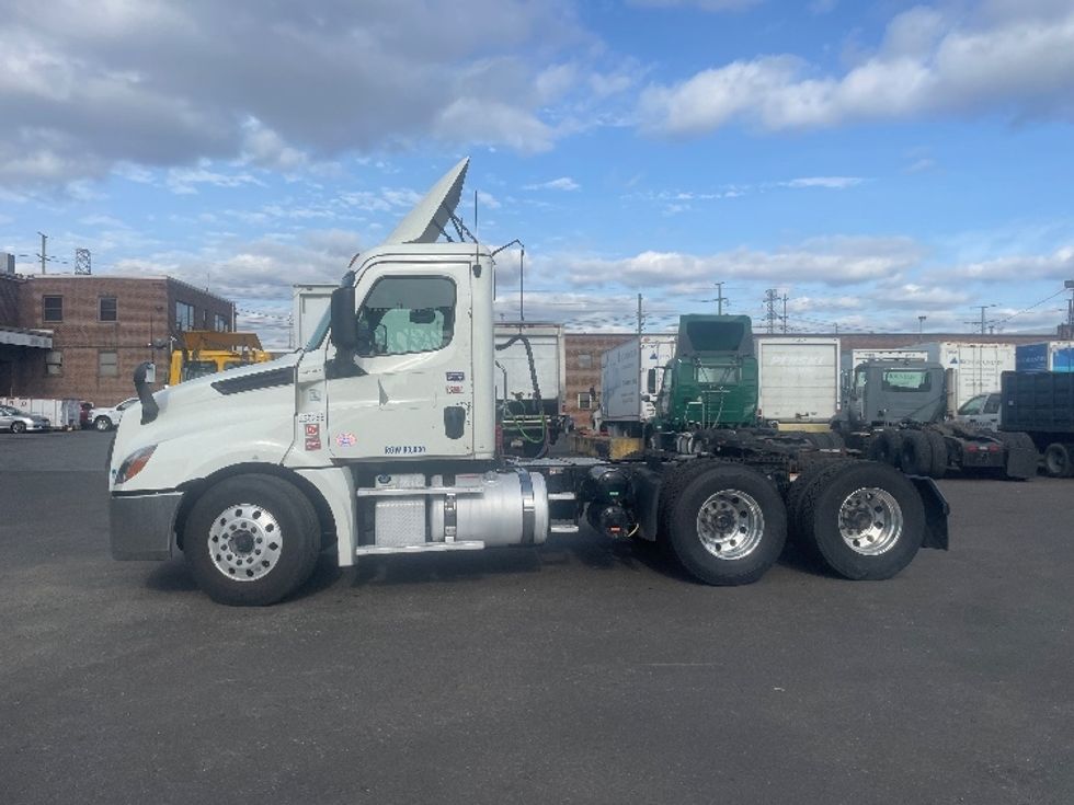 Day Cab Tractor-Heavy Duty Tractors-Freightliner-2019-T12664ST-Kearny-NJ-245,550\n\t\tmiles-$ 50,500 - Image 4