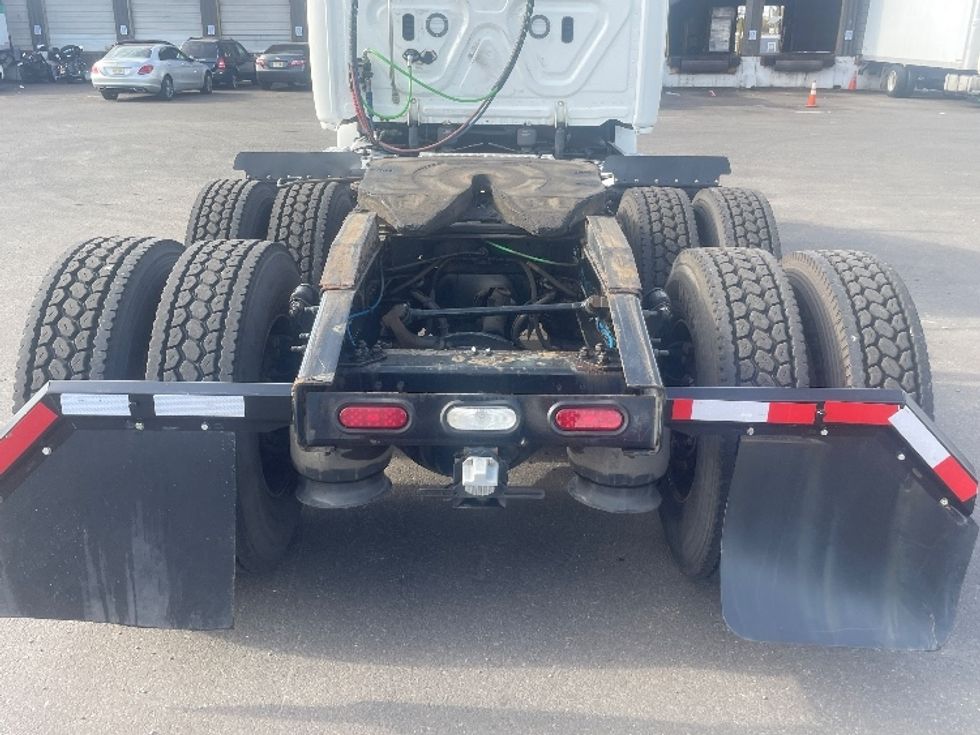Day Cab Tractor-Heavy Duty Tractors-Freightliner-2019-T12664ST-Kearny-NJ-245,550\n\t\tmiles-$ 50,500 - Image 6