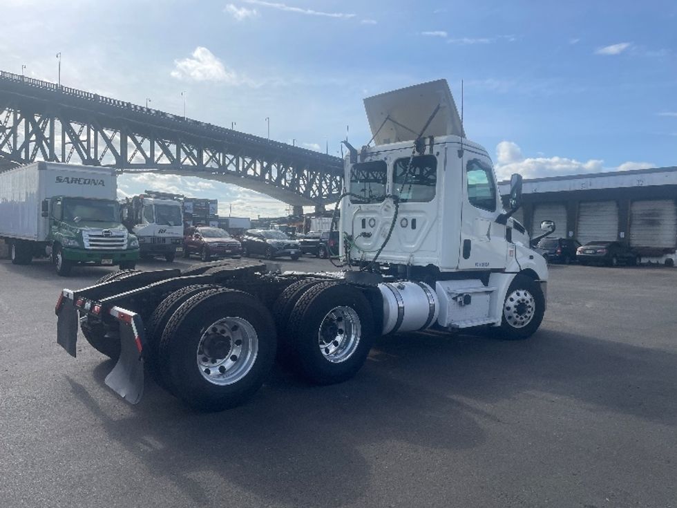 Day Cab Tractor-Heavy Duty Tractors-Freightliner-2019-T12664ST-Kearny-NJ-245,550\n\t\tmiles-$ 50,500 - Image 7