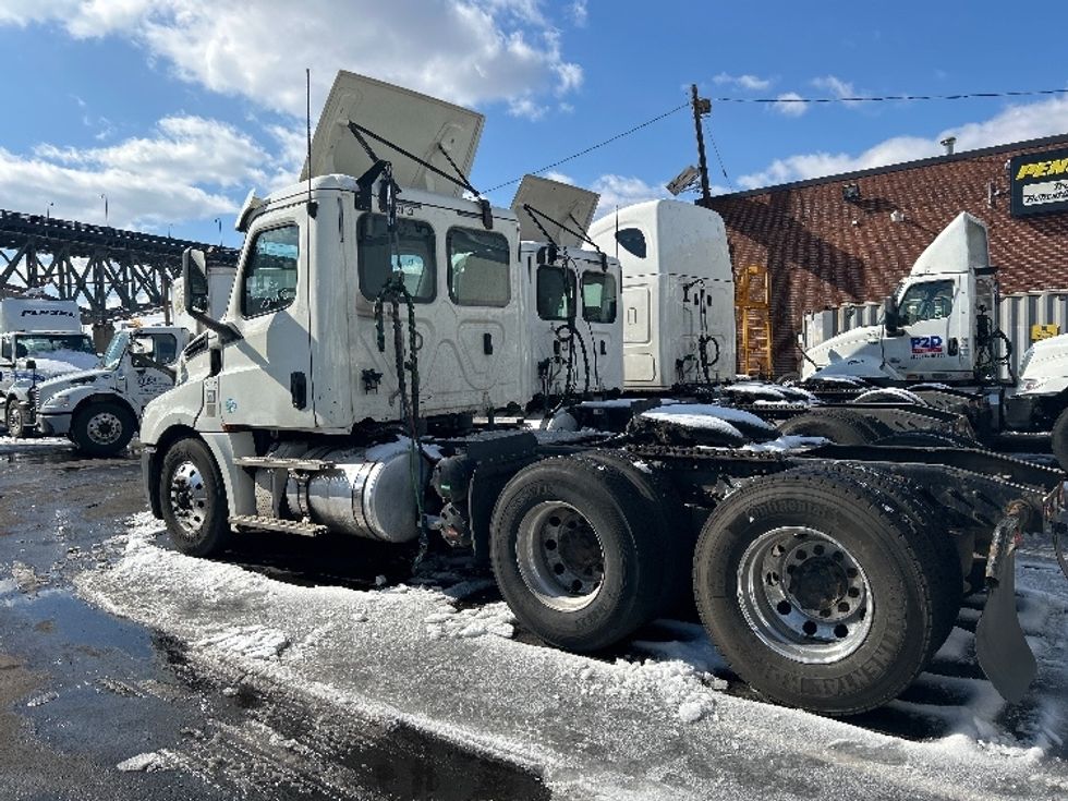 Day Cab Tractor-Heavy Duty Tractors-Freightliner-2019-T12664ST-Kearny-NJ-263,505\n\t\tmiles-$ 54,500 - Image 5