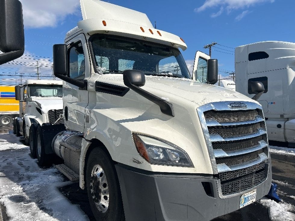 Day Cab Tractor-Heavy Duty Tractors-Freightliner-2019-T12664ST-Kearny-NJ-264,770\n\t\tmiles-$ 38,000 - Image 1