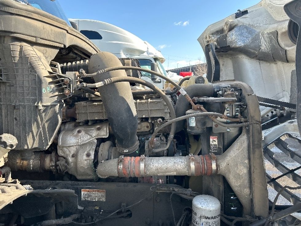 Day Cab Tractor-Heavy Duty Tractors-Freightliner-2019-T12664ST-Kearny-NJ-264,770\n\t\tmiles-$ 38,000 - Image 14