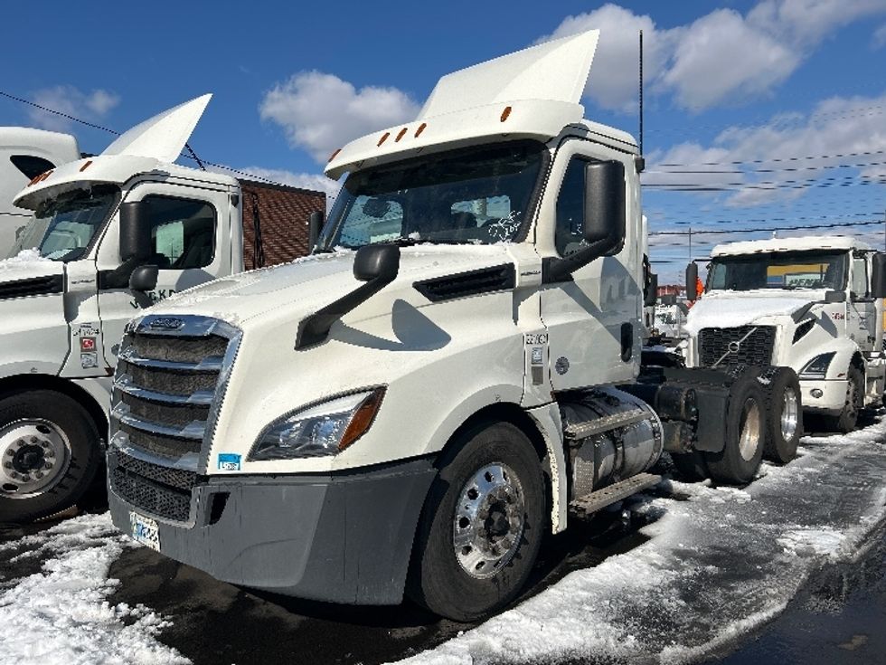 Day Cab Tractor-Heavy Duty Tractors-Freightliner-2019-T12664ST-Kearny-NJ-264,770\n\t\tmiles-$ 38,000 - Image 3