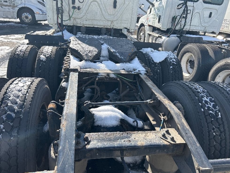 Day Cab Tractor-Heavy Duty Tractors-Freightliner-2019-T12664ST-Kearny-NJ-264,770\n\t\tmiles-$ 38,000 - Image 6