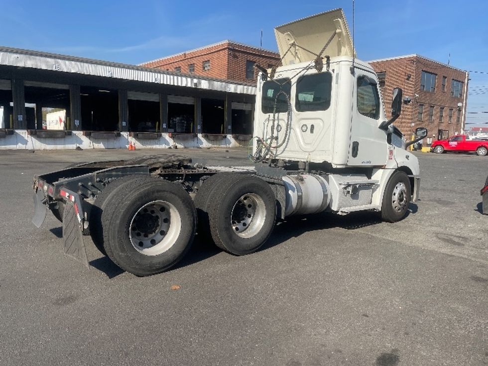 Day Cab Tractor-Heavy Duty Tractors-Freightliner-2019-T12664ST-Kearny-NJ-271,675\n\t\tmiles-$ 61,750 - Image 7