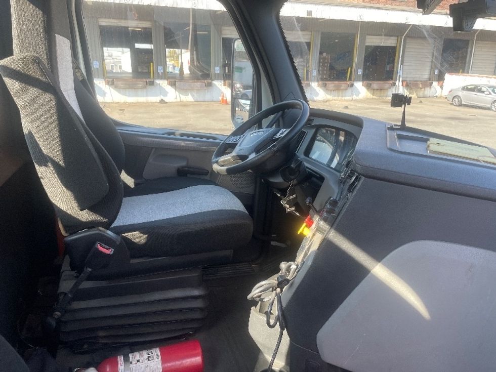 Day Cab Tractor-Heavy Duty Tractors-Freightliner-2019-T12664ST-Kearny-NJ-300,859\n\t\tmiles-$ 37,250 - Image 14