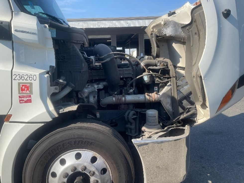 Day Cab Tractor-Heavy Duty Tractors-Freightliner-2019-T12664ST-Kearny-NJ-300,859\n\t\tmiles-$ 37,250 - Image 15