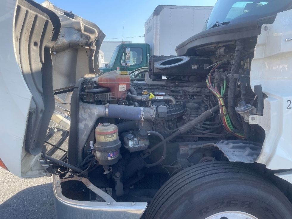 Day Cab Tractor-Heavy Duty Tractors-Freightliner-2019-T12664ST-Kearny-NJ-300,859\n\t\tmiles-$ 37,250 - Image 16