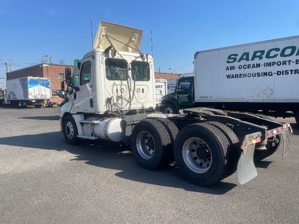 Day Cab Tractor-Heavy Duty Tractors-Freightliner-2019-T12664ST-Kearny-NJ-300,859\n\t\tmiles-$ 37,250 - Image 5