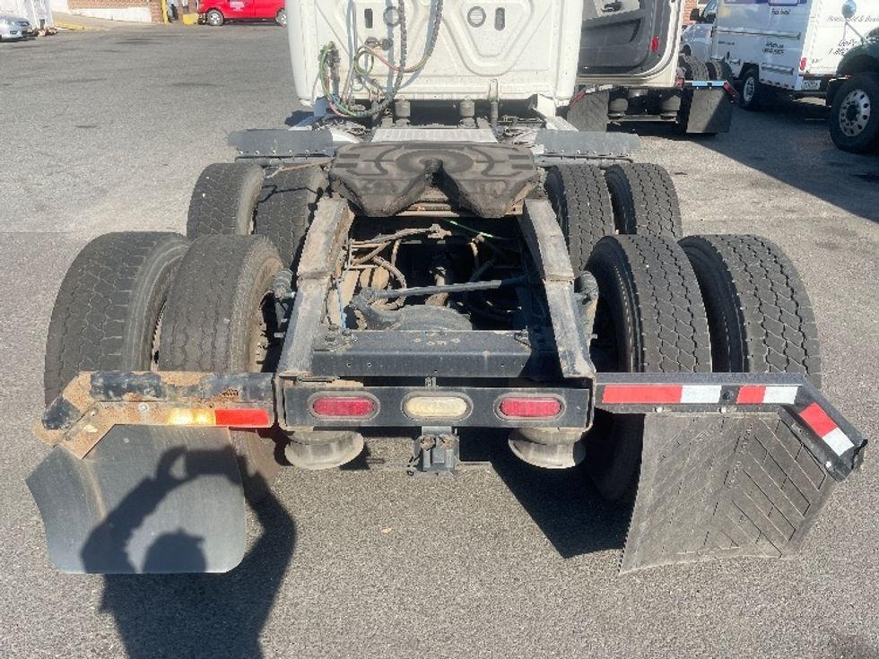 Day Cab Tractor-Heavy Duty Tractors-Freightliner-2019-T12664ST-Kearny-NJ-300,859\n\t\tmiles-$ 37,250 - Image 6