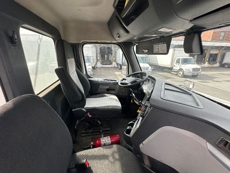 Day Cab Tractor-Heavy Duty Tractors-Freightliner-2019-T12664ST-Kearny-NJ-321,056\n\t\tmiles-$ 49,000 - Image 14