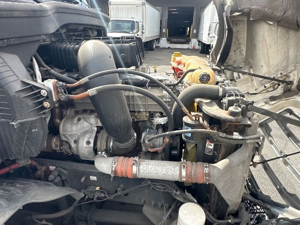 Day Cab Tractor-Heavy Duty Tractors-Freightliner-2019-T12664ST-Kearny-NJ-321,056\n\t\tmiles-$ 49,000 - Image 15