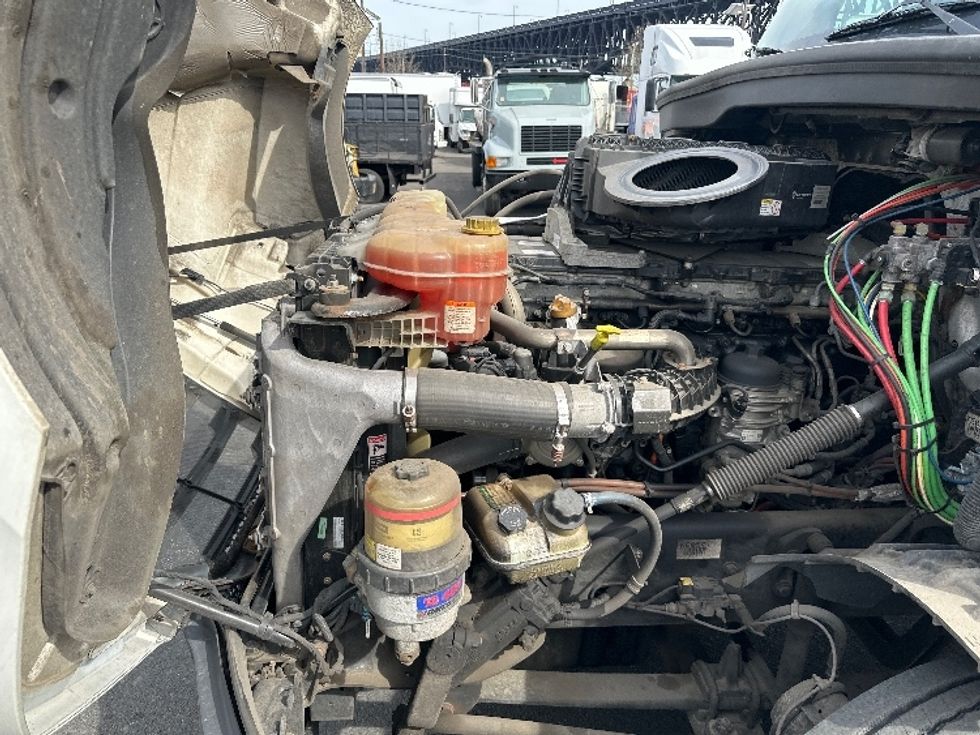 Day Cab Tractor-Heavy Duty Tractors-Freightliner-2019-T12664ST-Kearny-NJ-321,056\n\t\tmiles-$ 49,000 - Image 16