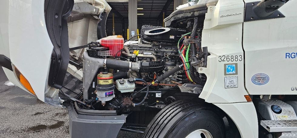 Day Cab Tractor-Heavy Duty Tractors-Freightliner-2019-T12664ST-Kearny-NJ-434,157\n\t\tmiles-$ 46,000 - Image 16