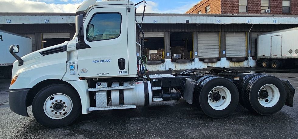 Day Cab Tractor-Heavy Duty Tractors-Freightliner-2019-T12664ST-Kearny-NJ-434,157\n\t\tmiles-$ 46,000 - Image 4