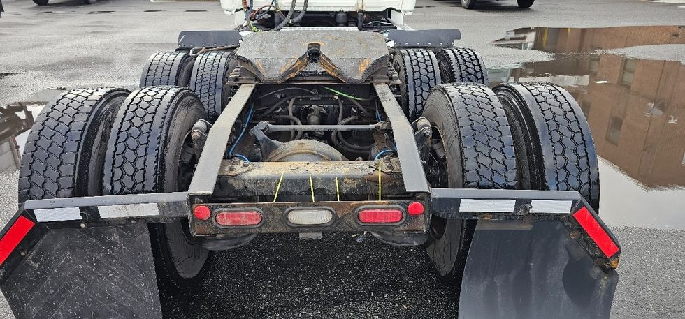 Day Cab Tractor-Heavy Duty Tractors-Freightliner-2019-T12664ST-Kearny-NJ-434,157\n\t\tmiles-$ 46,000 - Image 6