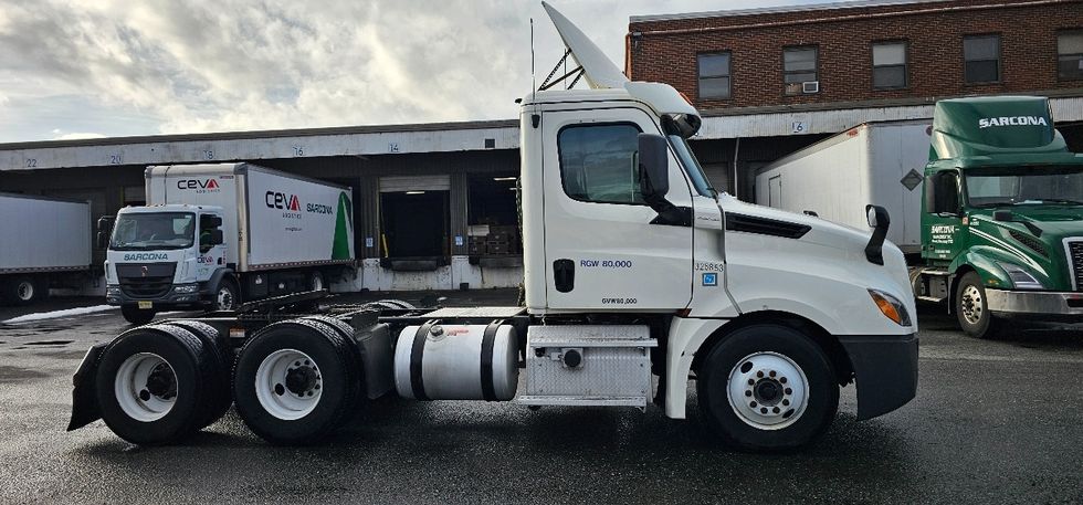 Day Cab Tractor-Heavy Duty Tractors-Freightliner-2019-T12664ST-Kearny-NJ-434,157\n\t\tmiles-$ 46,000 - Image 8