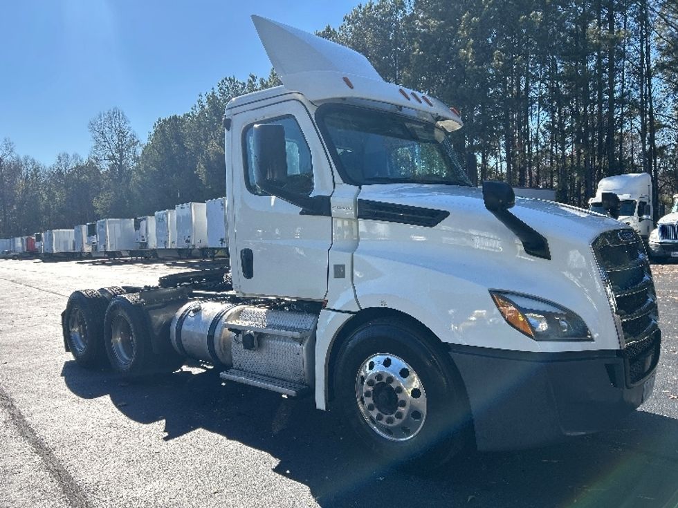 Day Cab Tractor-Heavy Duty Tractors-Freightliner-2019-T12664ST-Kennesaw-GA-506,046\n\t\tmiles-$ 40,250 - Image 1