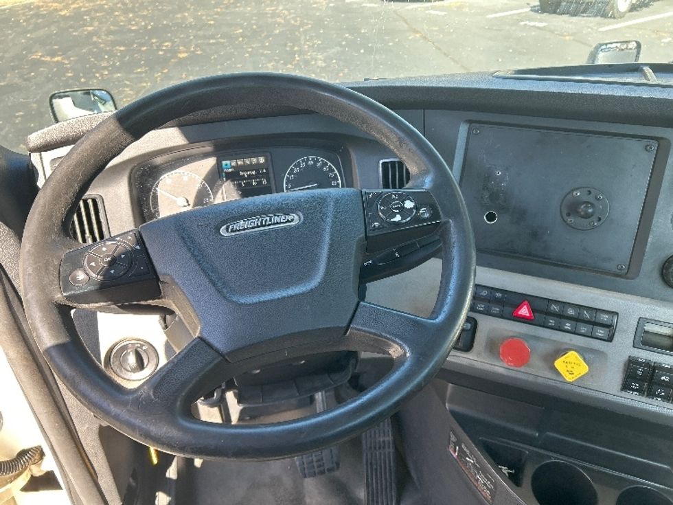 Day Cab Tractor-Heavy Duty Tractors-Freightliner-2019-T12664ST-Kennesaw-GA-506,046\n\t\tmiles-$ 40,250 - Image 11