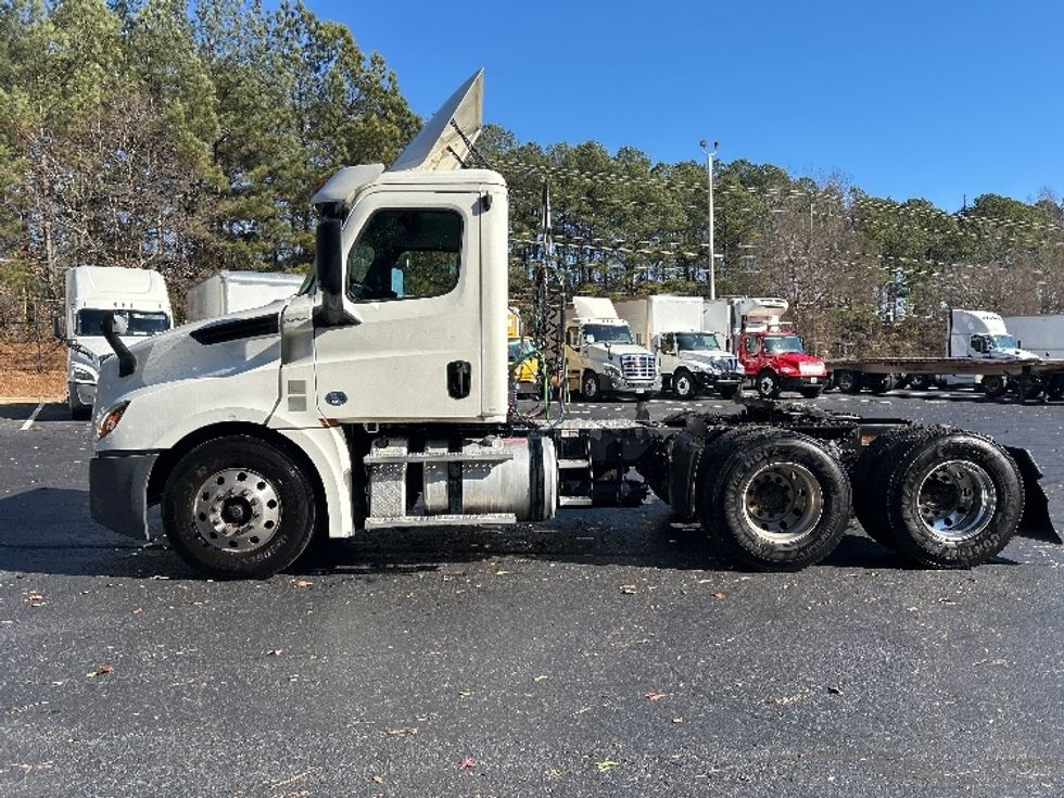 Day Cab Tractor-Heavy Duty Tractors-Freightliner-2019-T12664ST-Kennesaw-GA-506,046\n\t\tmiles-$ 40,250 - Image 4