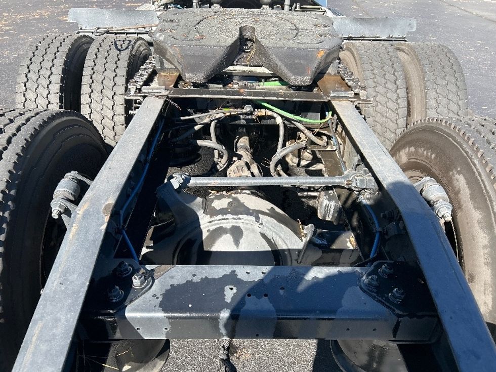 Day Cab Tractor-Heavy Duty Tractors-Freightliner-2019-T12664ST-Kennesaw-GA-506,046\n\t\tmiles-$ 40,250 - Image 6