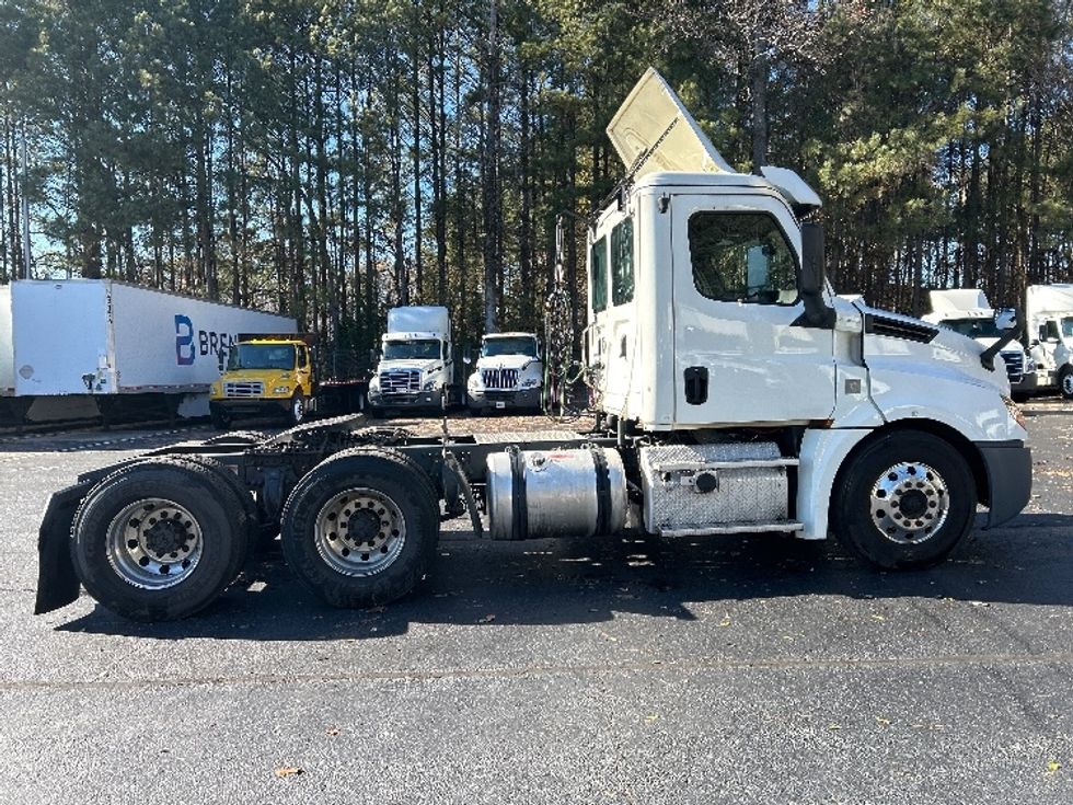 Day Cab Tractor-Heavy Duty Tractors-Freightliner-2019-T12664ST-Kennesaw-GA-506,046\n\t\tmiles-$ 40,250 - Image 8