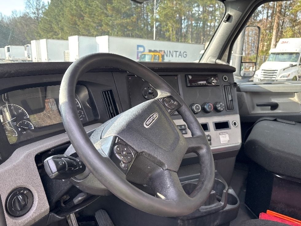 Day Cab Tractor-Heavy Duty Tractors-Freightliner-2019-T12664ST-Kennesaw-GA-547,506\n\t\tmiles-$ 36,500 - Image 10