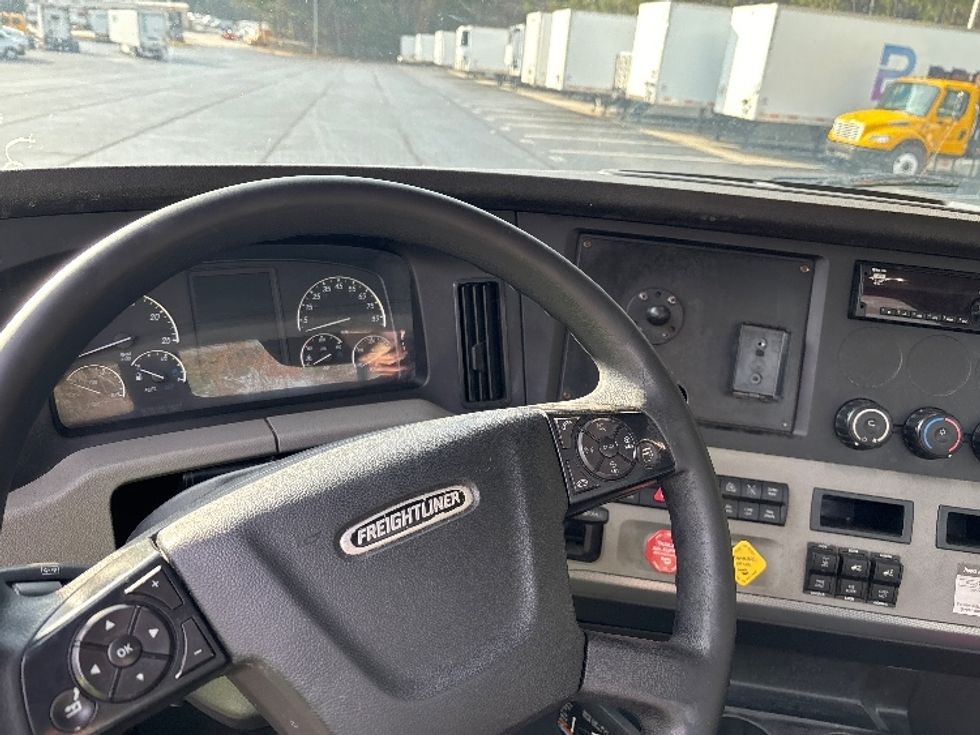 Day Cab Tractor-Heavy Duty Tractors-Freightliner-2019-T12664ST-Kennesaw-GA-547,506\n\t\tmiles-$ 36,500 - Image 11