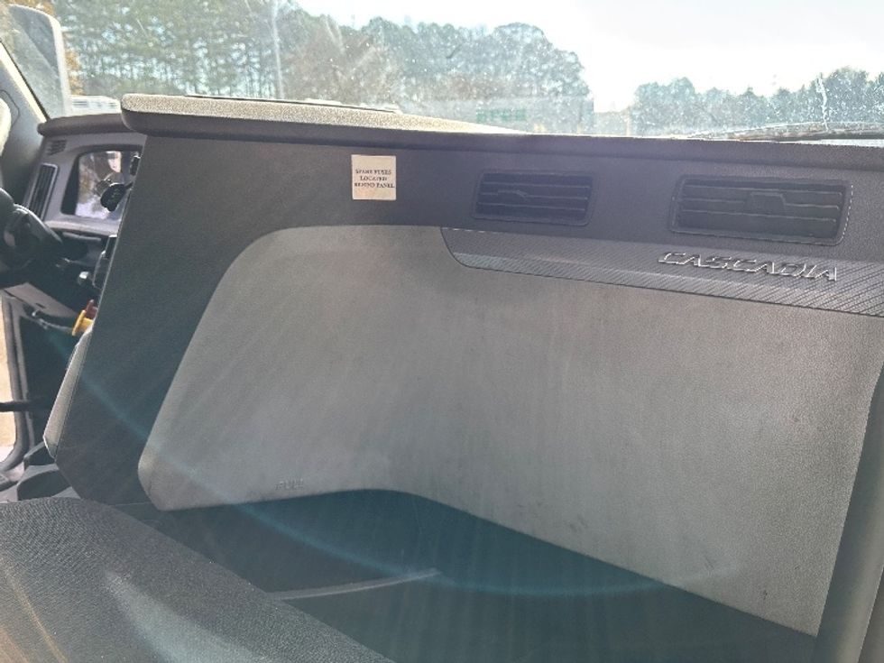 Day Cab Tractor-Heavy Duty Tractors-Freightliner-2019-T12664ST-Kennesaw-GA-547,506\n\t\tmiles-$ 36,500 - Image 13