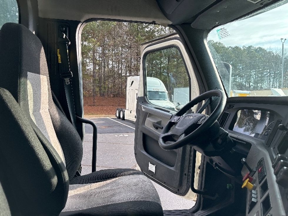 Day Cab Tractor-Heavy Duty Tractors-Freightliner-2019-T12664ST-Kennesaw-GA-547,506\n\t\tmiles-$ 36,500 - Image 14