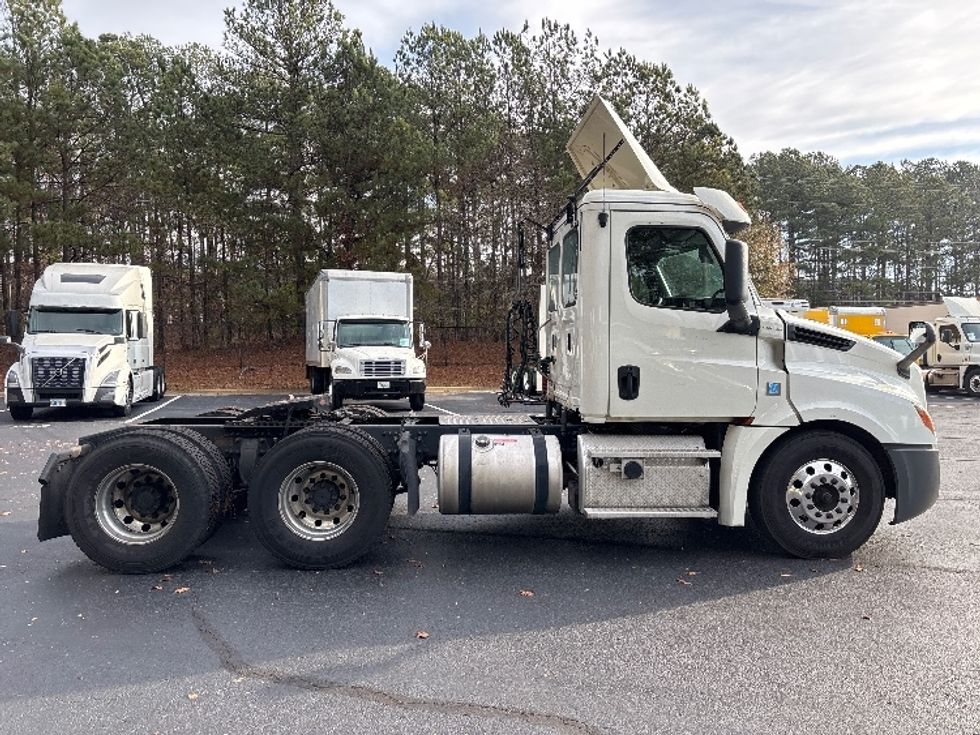Day Cab Tractor-Heavy Duty Tractors-Freightliner-2019-T12664ST-Kennesaw-GA-547,506\n\t\tmiles-$ 36,500 - Image 8