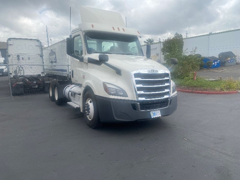 Day Cab Tractor-Heavy Duty Tractors-Freightliner-2019-T12664ST-Kent-WA-486,203\n\t\tmiles-$ 52,250 - Image 1
