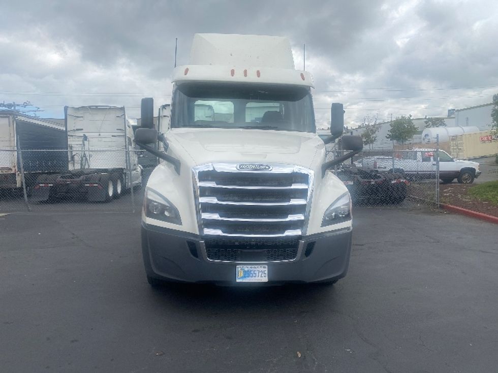 Day Cab Tractor-Heavy Duty Tractors-Freightliner-2019-T12664ST-Kent-WA-486,203\n\t\tmiles-$ 52,250 - Image 2