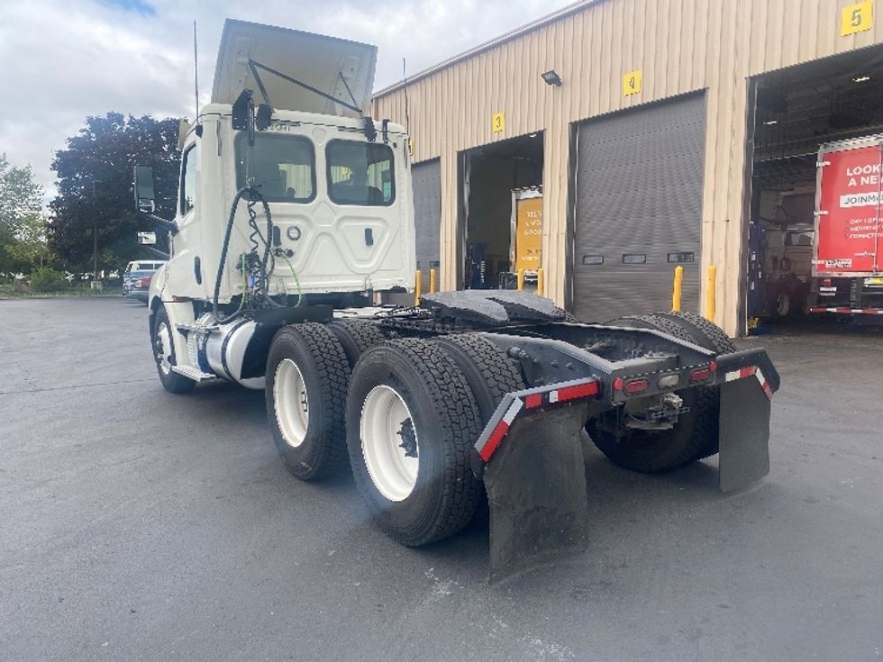 Day Cab Tractor-Heavy Duty Tractors-Freightliner-2019-T12664ST-Kent-WA-486,203\n\t\tmiles-$ 52,250 - Image 5