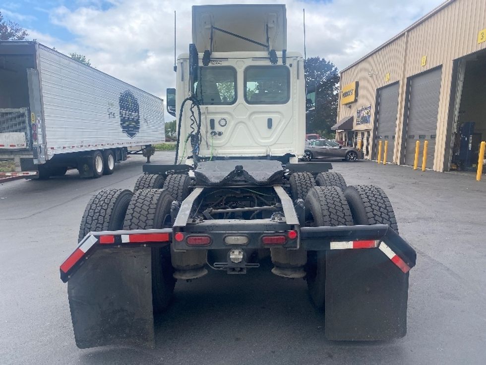 Day Cab Tractor-Heavy Duty Tractors-Freightliner-2019-T12664ST-Kent-WA-486,203\n\t\tmiles-$ 52,250 - Image 6