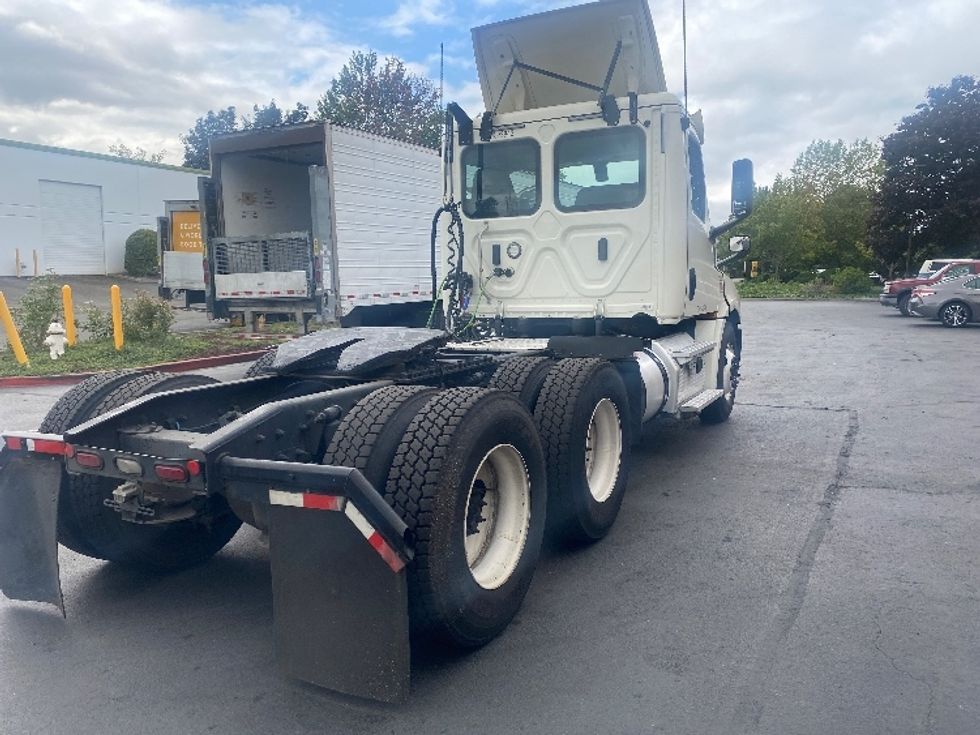 Day Cab Tractor-Heavy Duty Tractors-Freightliner-2019-T12664ST-Kent-WA-486,203\n\t\tmiles-$ 52,250 - Image 7