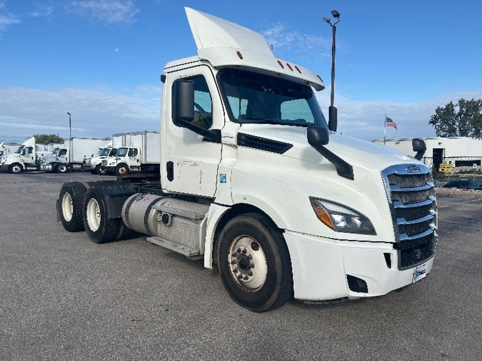 Day Cab Tractor-Heavy Duty Tractors-Freightliner-2019-T12664ST-Kentwood-MI-464,348\n\t\tmiles-$ 38,000 - Image 1