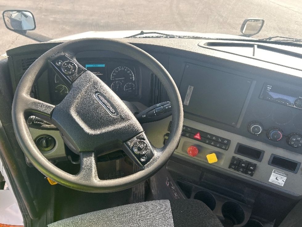 Day Cab Tractor-Heavy Duty Tractors-Freightliner-2019-T12664ST-Kentwood-MI-464,348\n\t\tmiles-$ 38,000 - Image 10