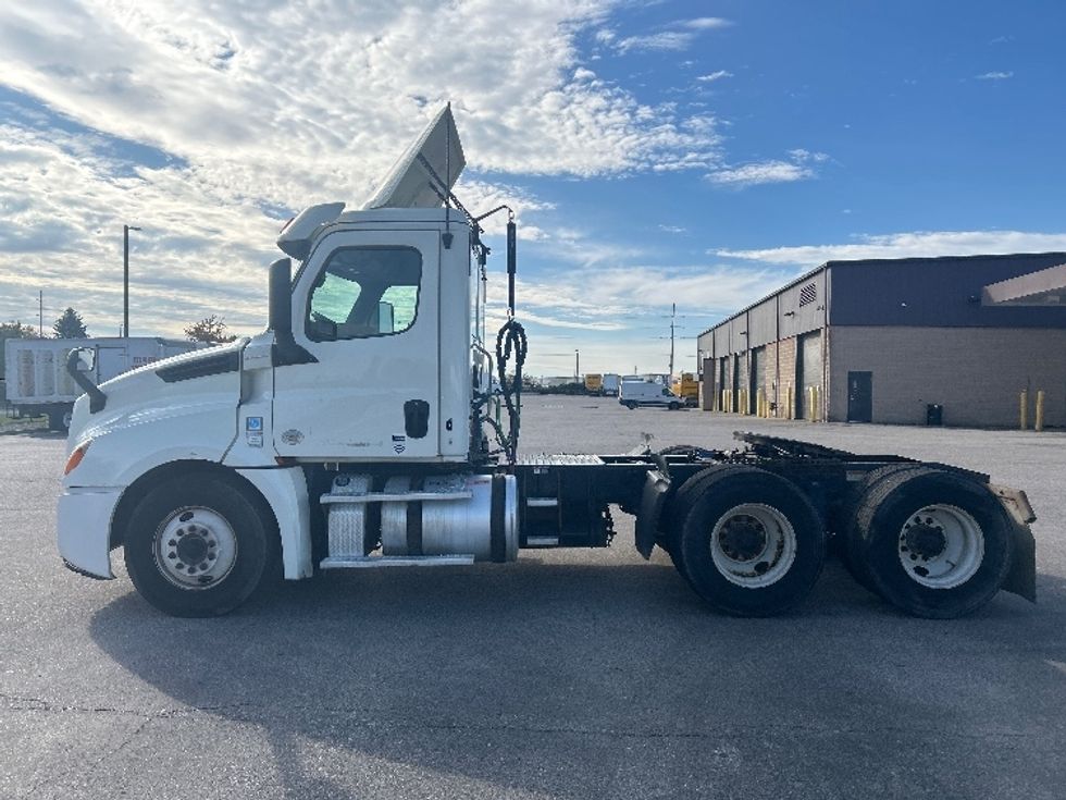 Day Cab Tractor-Heavy Duty Tractors-Freightliner-2019-T12664ST-Kentwood-MI-464,348\n\t\tmiles-$ 38,000 - Image 4