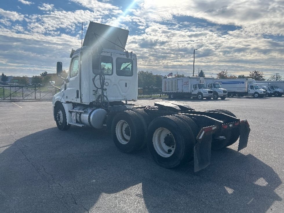 Day Cab Tractor-Heavy Duty Tractors-Freightliner-2019-T12664ST-Kentwood-MI-464,348\n\t\tmiles-$ 38,000 - Image 5