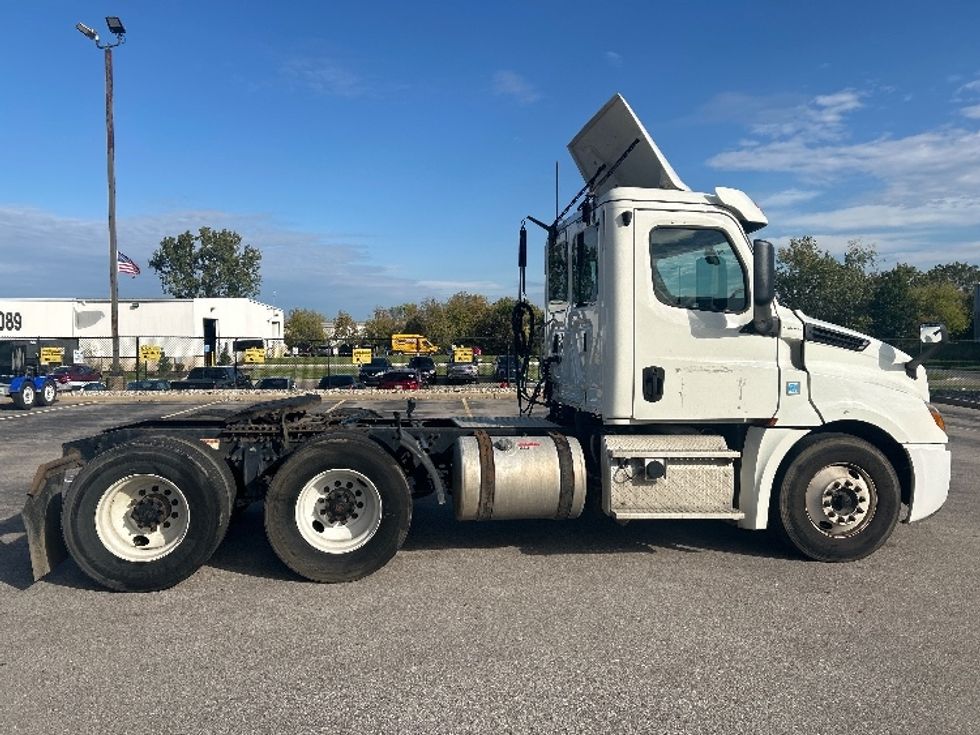 Day Cab Tractor-Heavy Duty Tractors-Freightliner-2019-T12664ST-Kentwood-MI-464,348\n\t\tmiles-$ 38,000 - Image 8