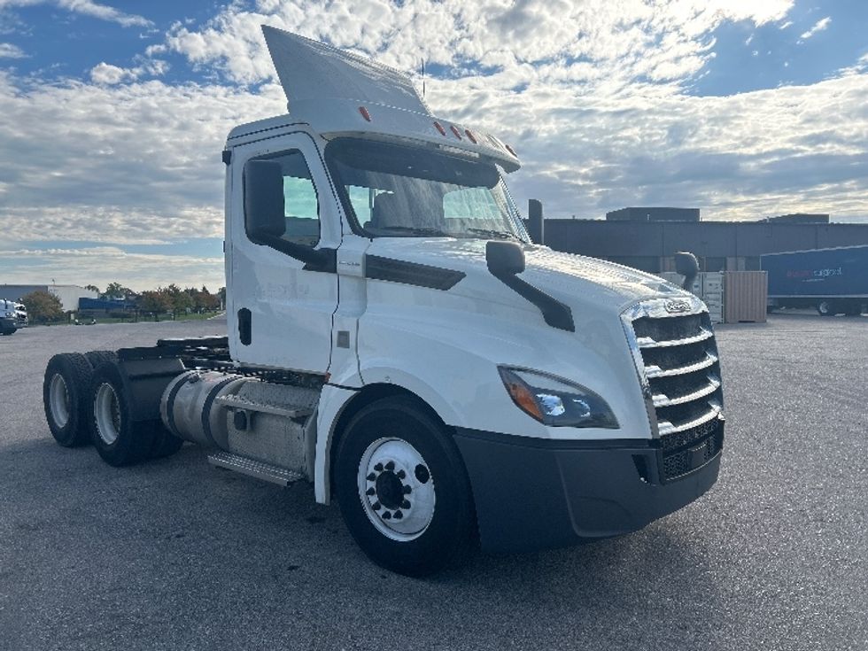 Day Cab Tractor-Heavy Duty Tractors-Freightliner-2019-T12664ST-Kentwood-MI-628,357\n\t\tmiles-$ 25,500 - Image 1