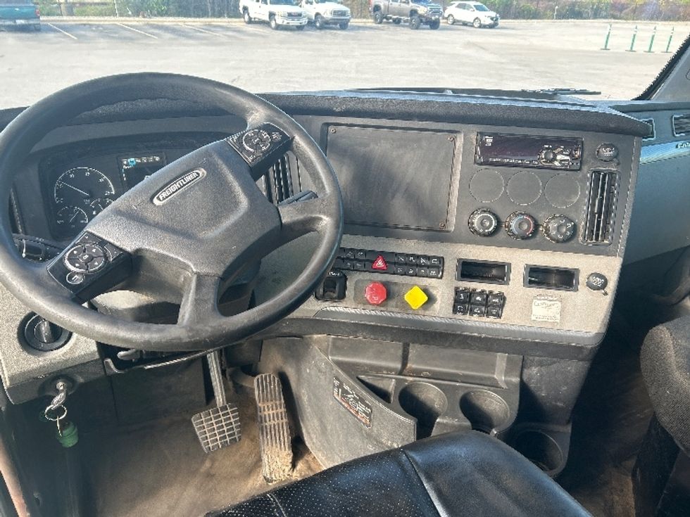 Day Cab Tractor-Heavy Duty Tractors-Freightliner-2019-T12664ST-Kentwood-MI-628,357\n\t\tmiles-$ 25,500 - Image 11